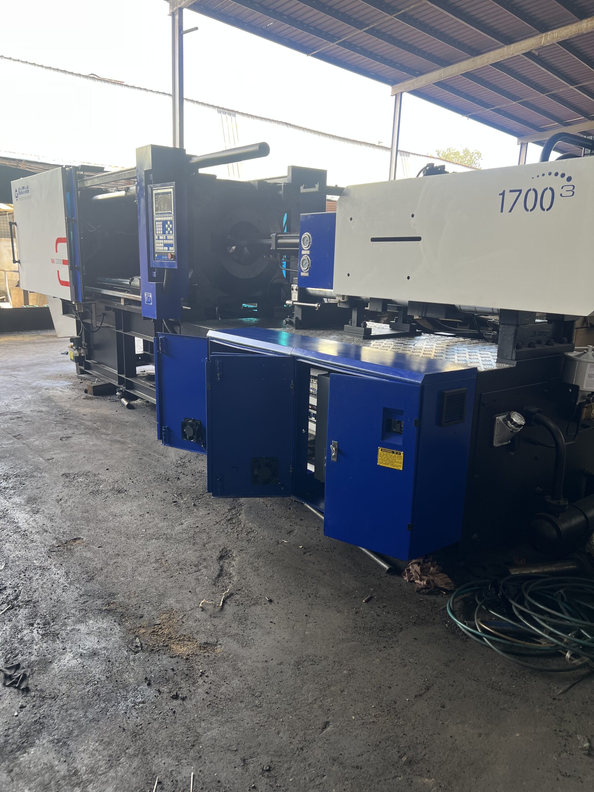 second-hand Haitian 320-ton injection molding machine