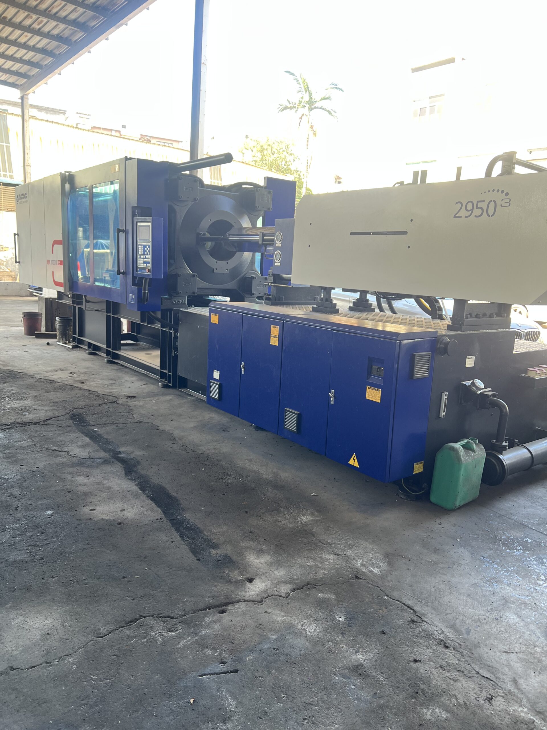470 ton injection molding machine