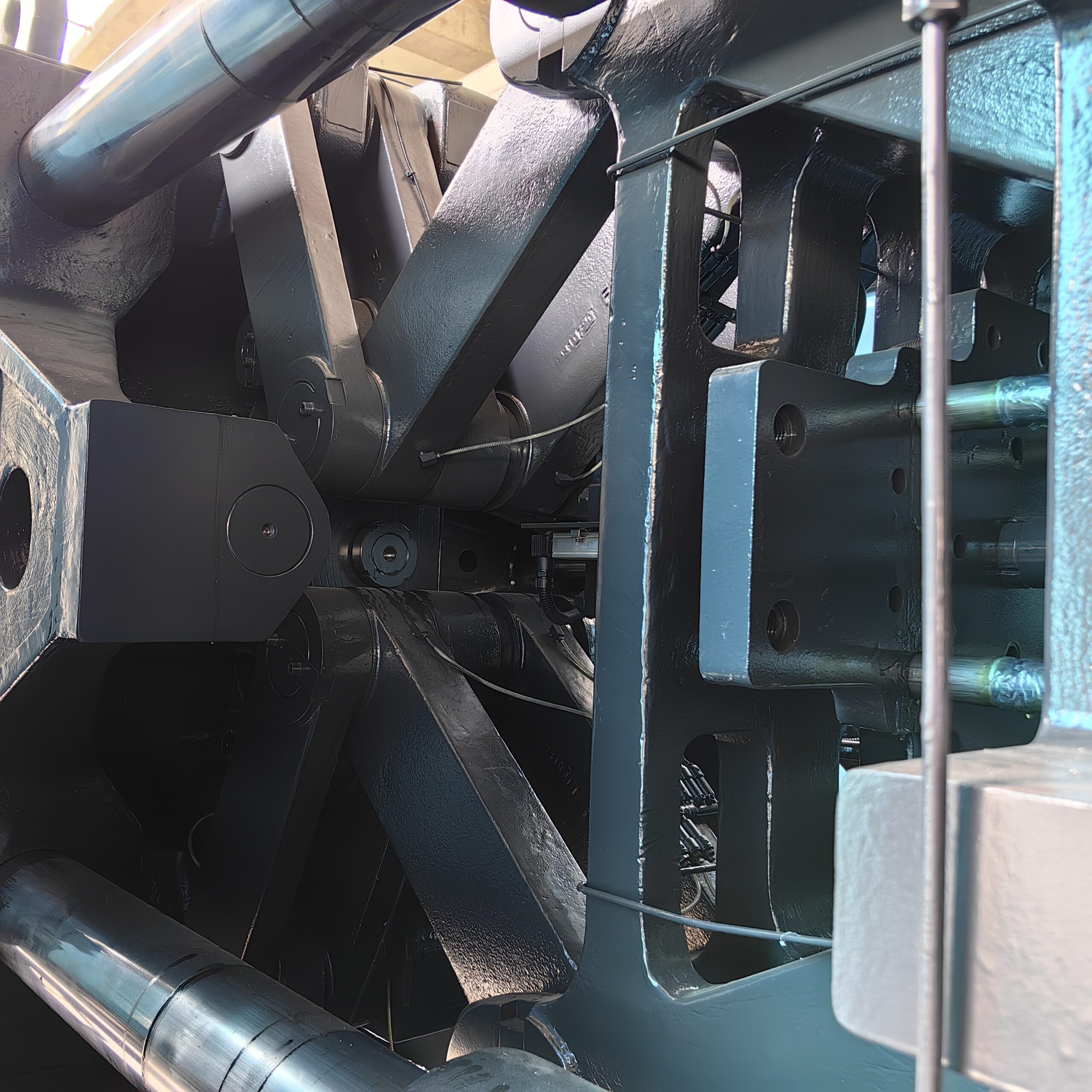 Haitian 650-ton injection molding machine detail