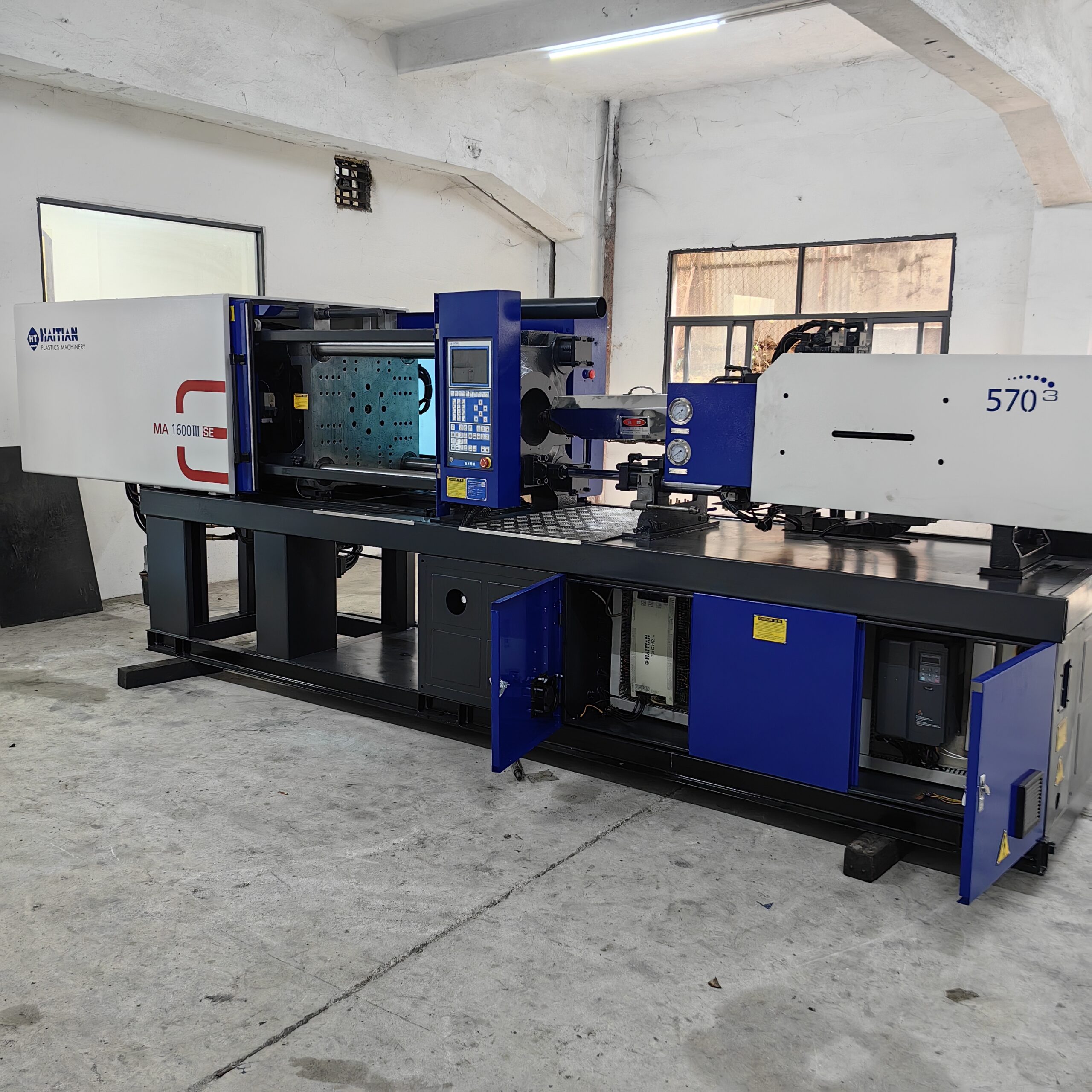 vertical injection molding machines