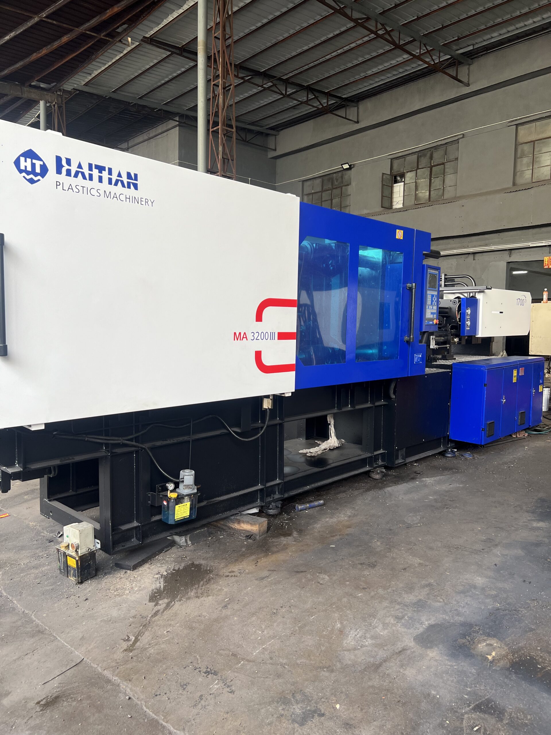 used Haitian 320-ton injection molding machine