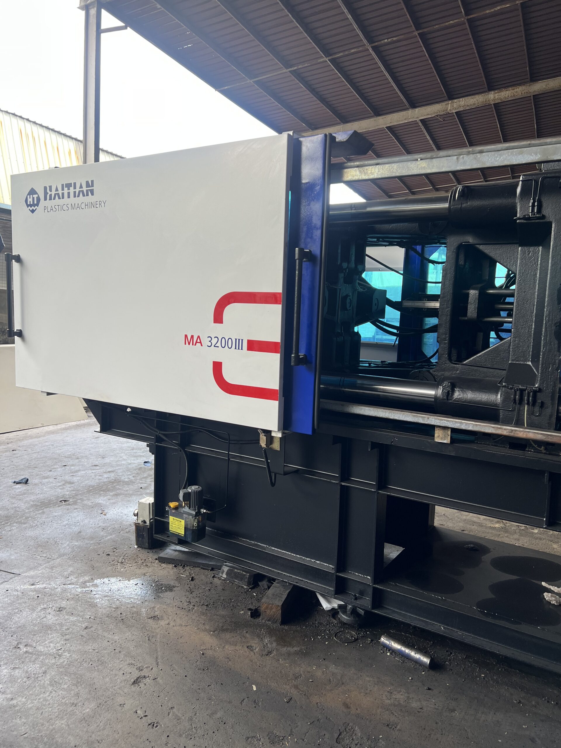 Haitian 320-ton injection molding machine details