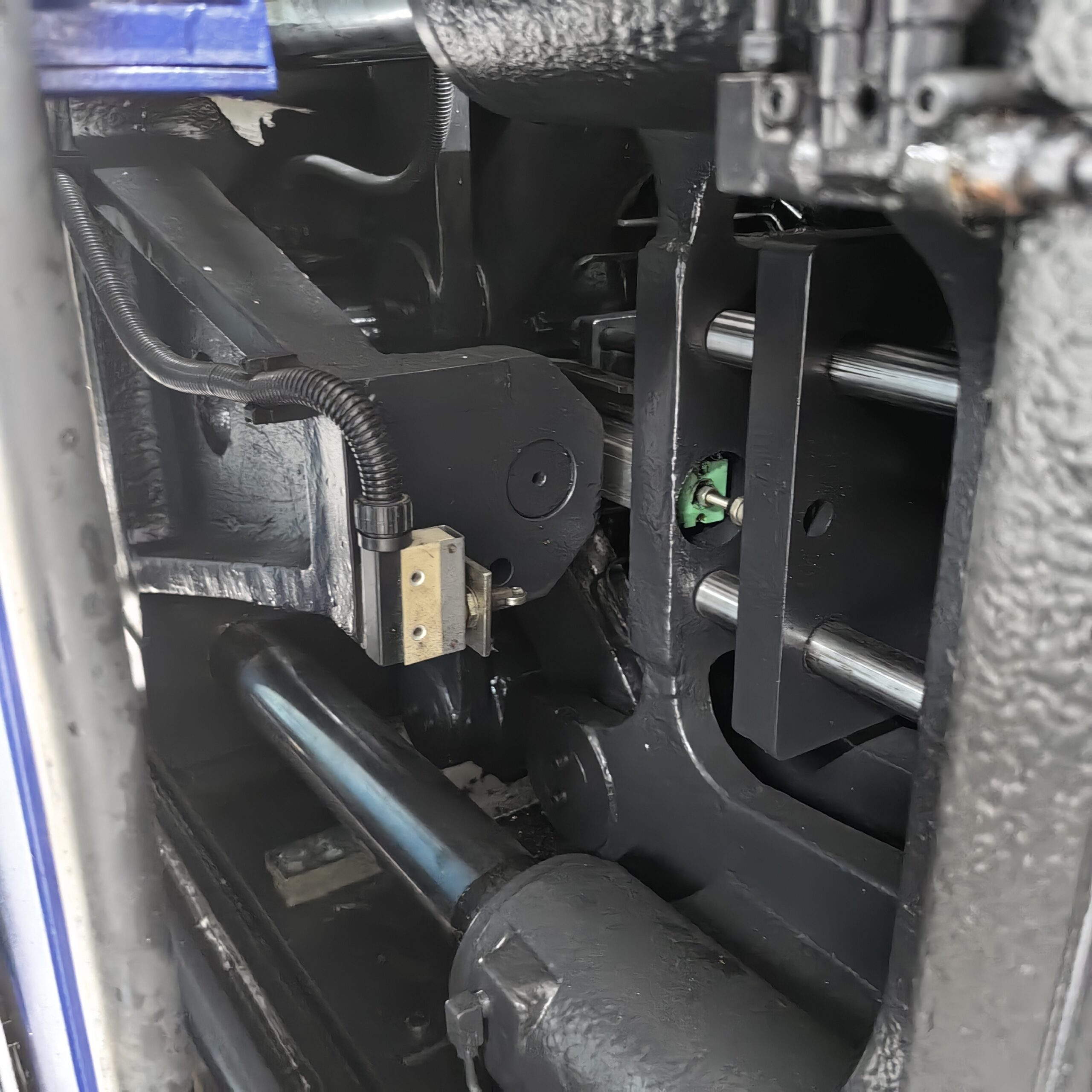 Haitian 90-ton injection molding machine details