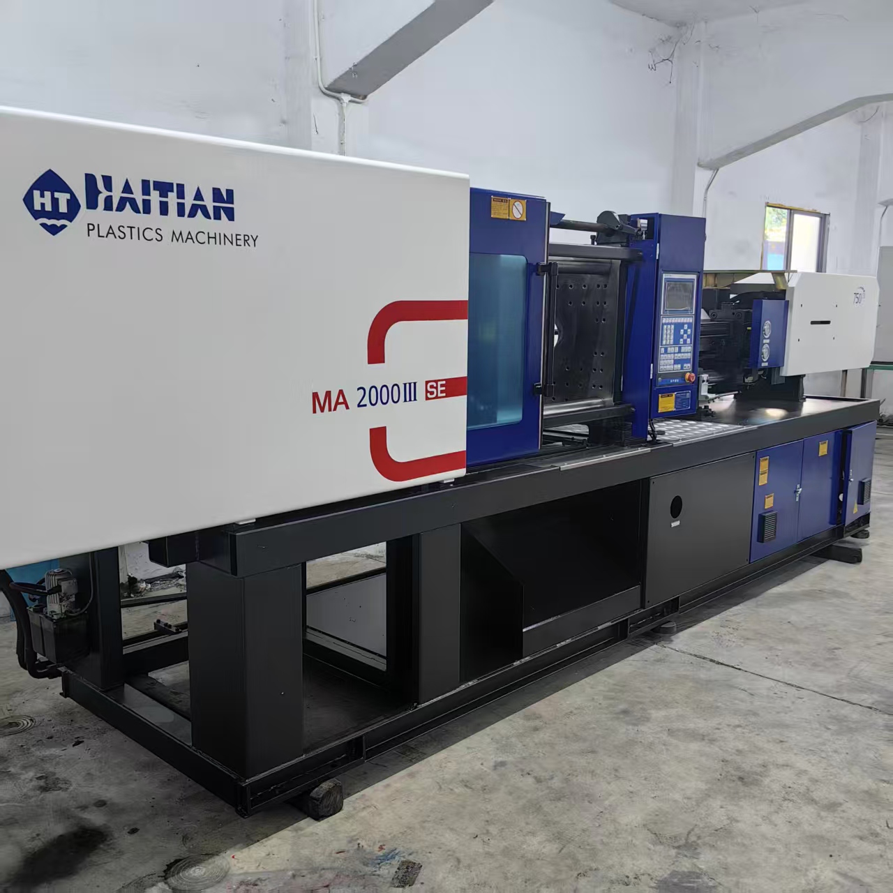 automatic pet injection molding system