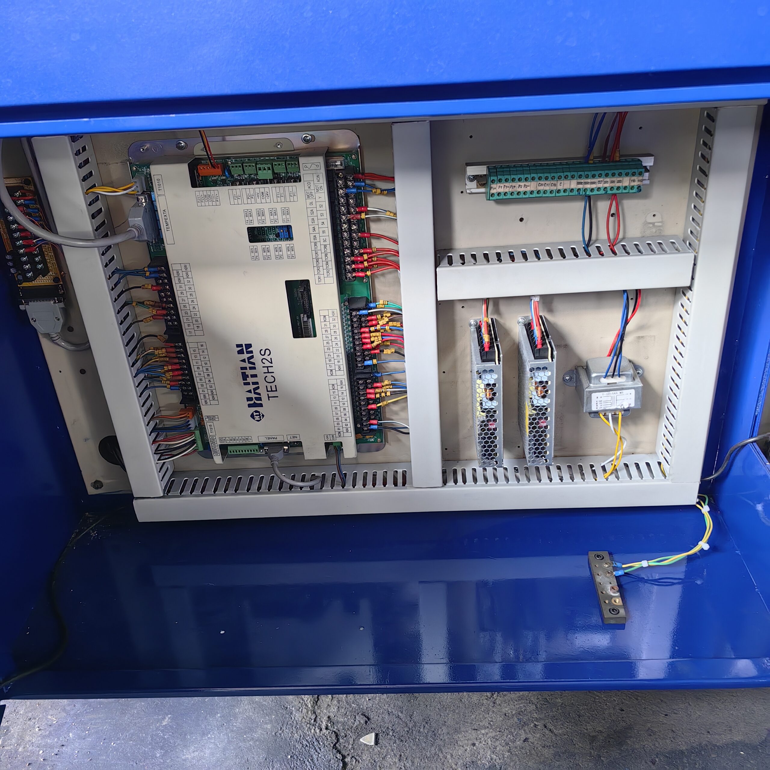 used Haitian 650-ton injection molding machine