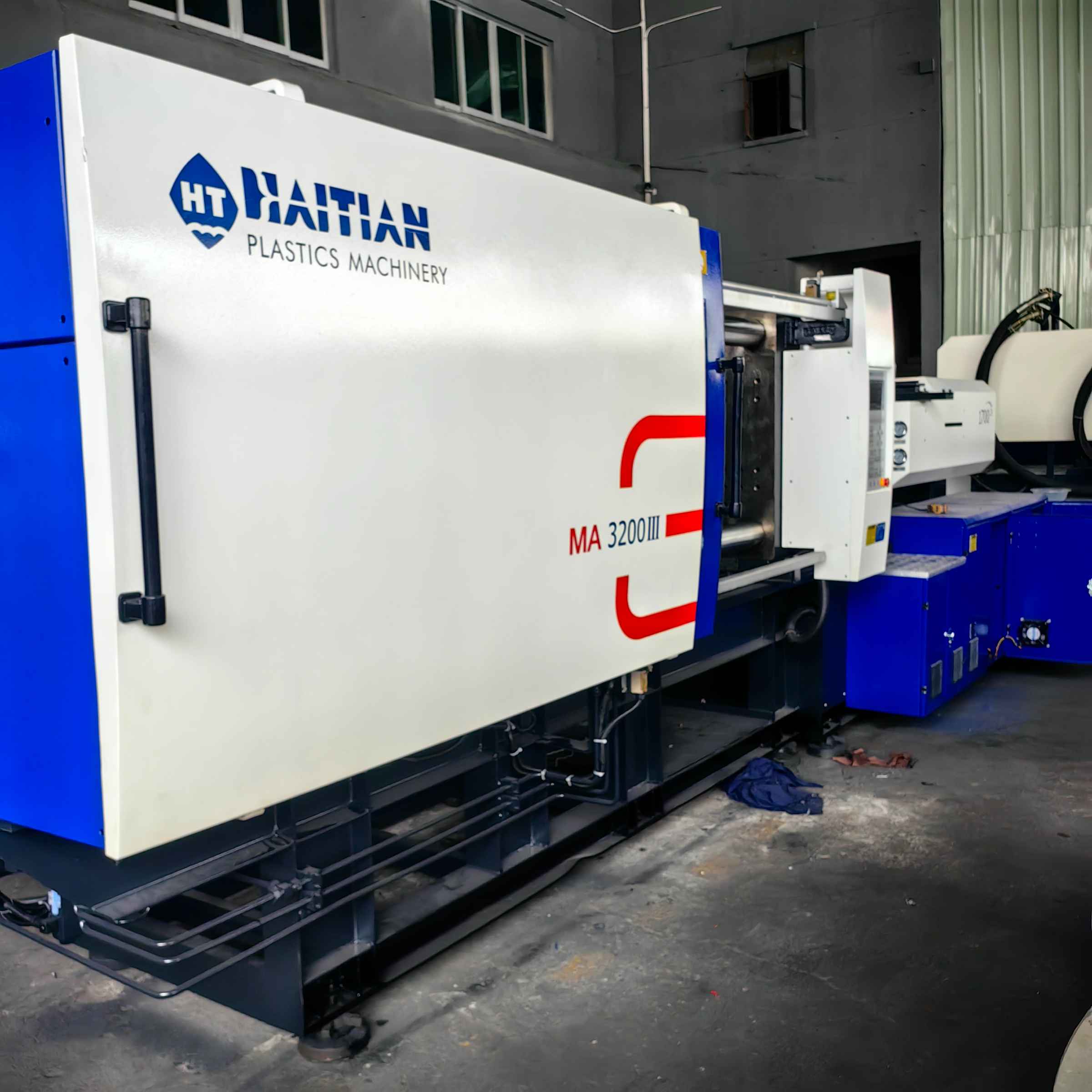 rubber injection molding machine