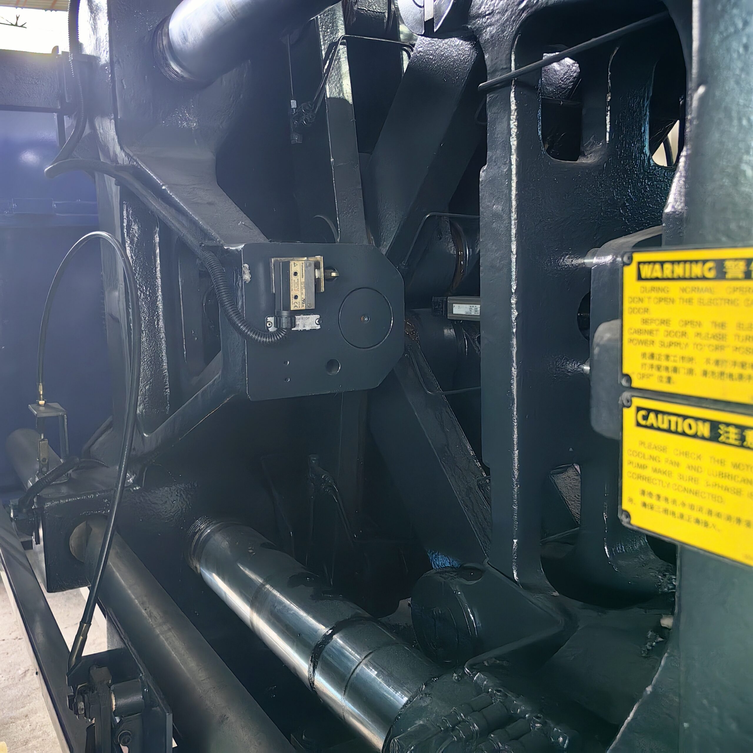 electric injection molding machine